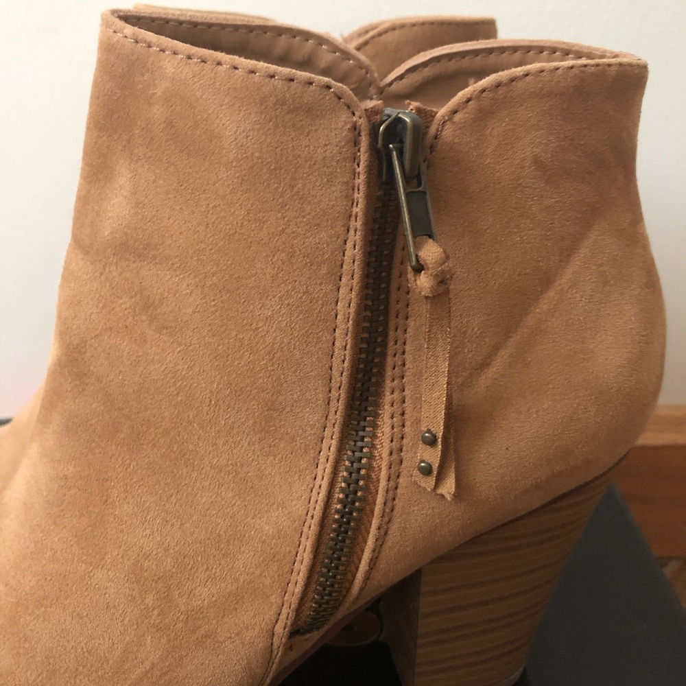 TAN BOOTIES - Picture 4 of 8